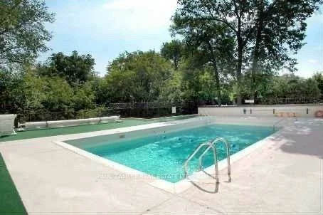 7811, Yonge, Thornhill, Markham