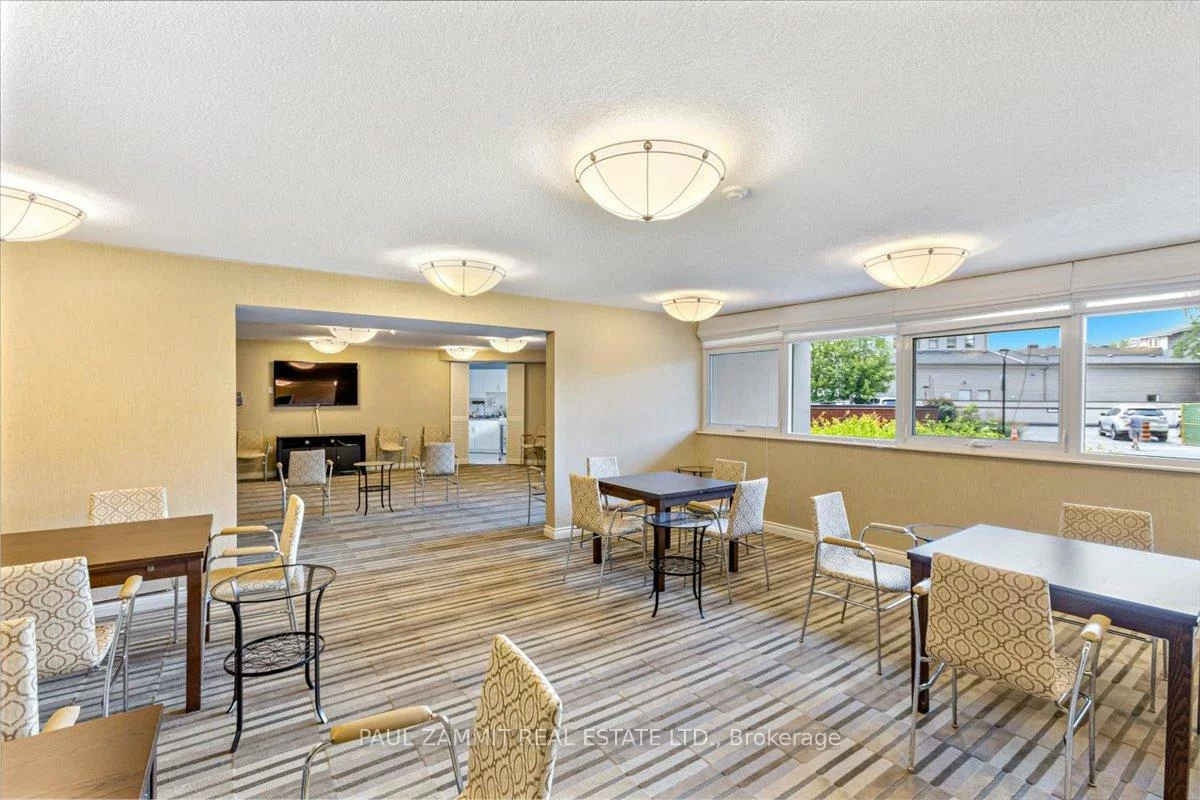 7811, Yonge, Thornhill, Markham