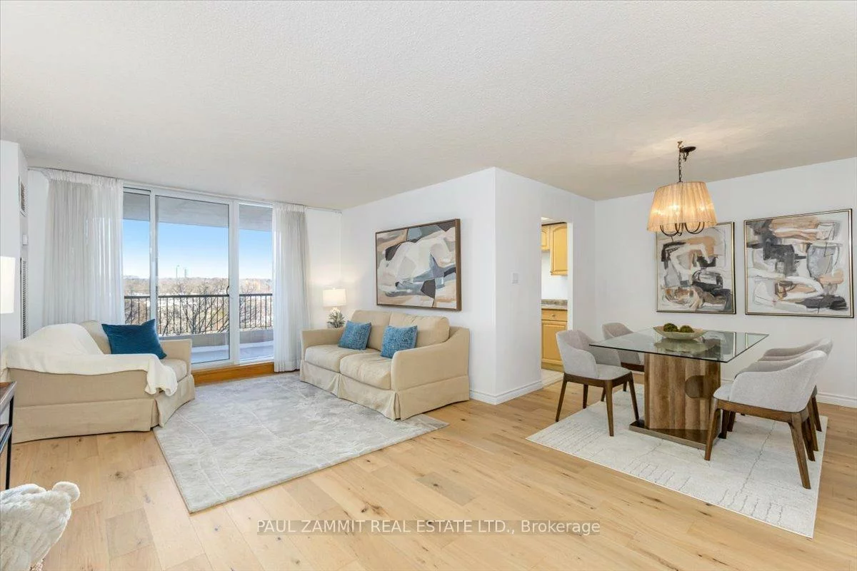 7811, Yonge, Thornhill, Markham