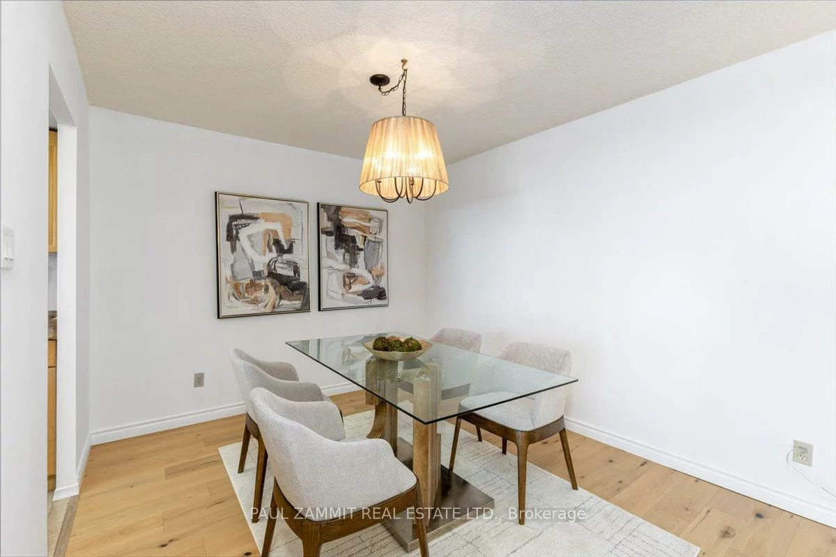 7811, Yonge, Thornhill, Markham