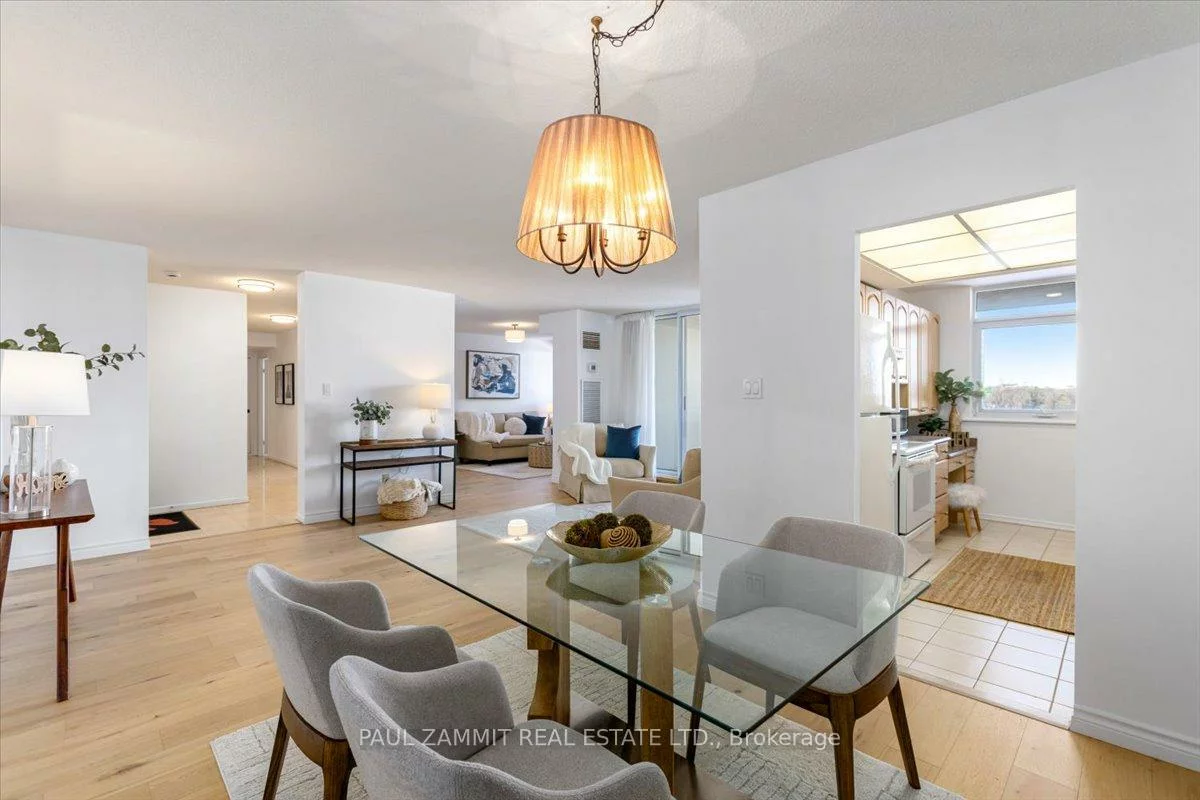 7811, Yonge, Thornhill, Markham