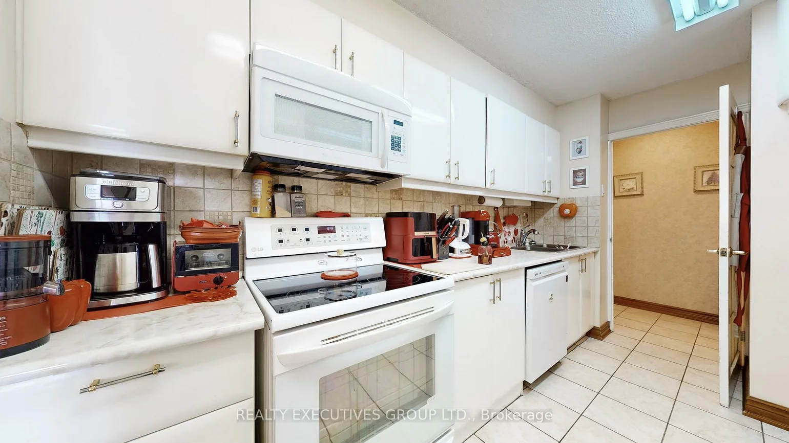 8111, Yonge, Royal Orchard, Markham