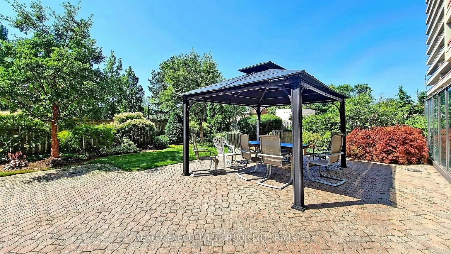 8111, Yonge, Royal Orchard, Markham