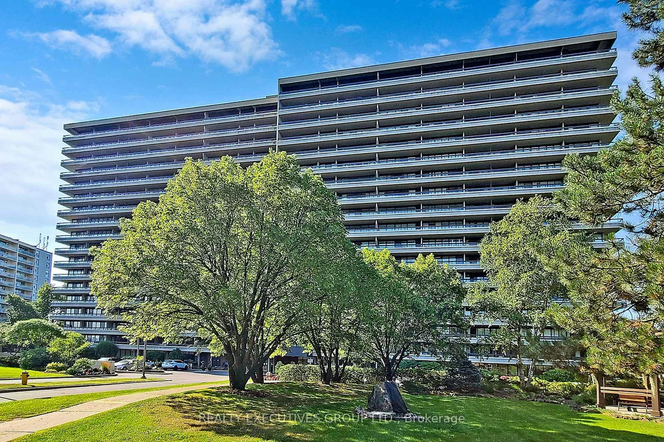 8111, Yonge, Royal Orchard, Markham