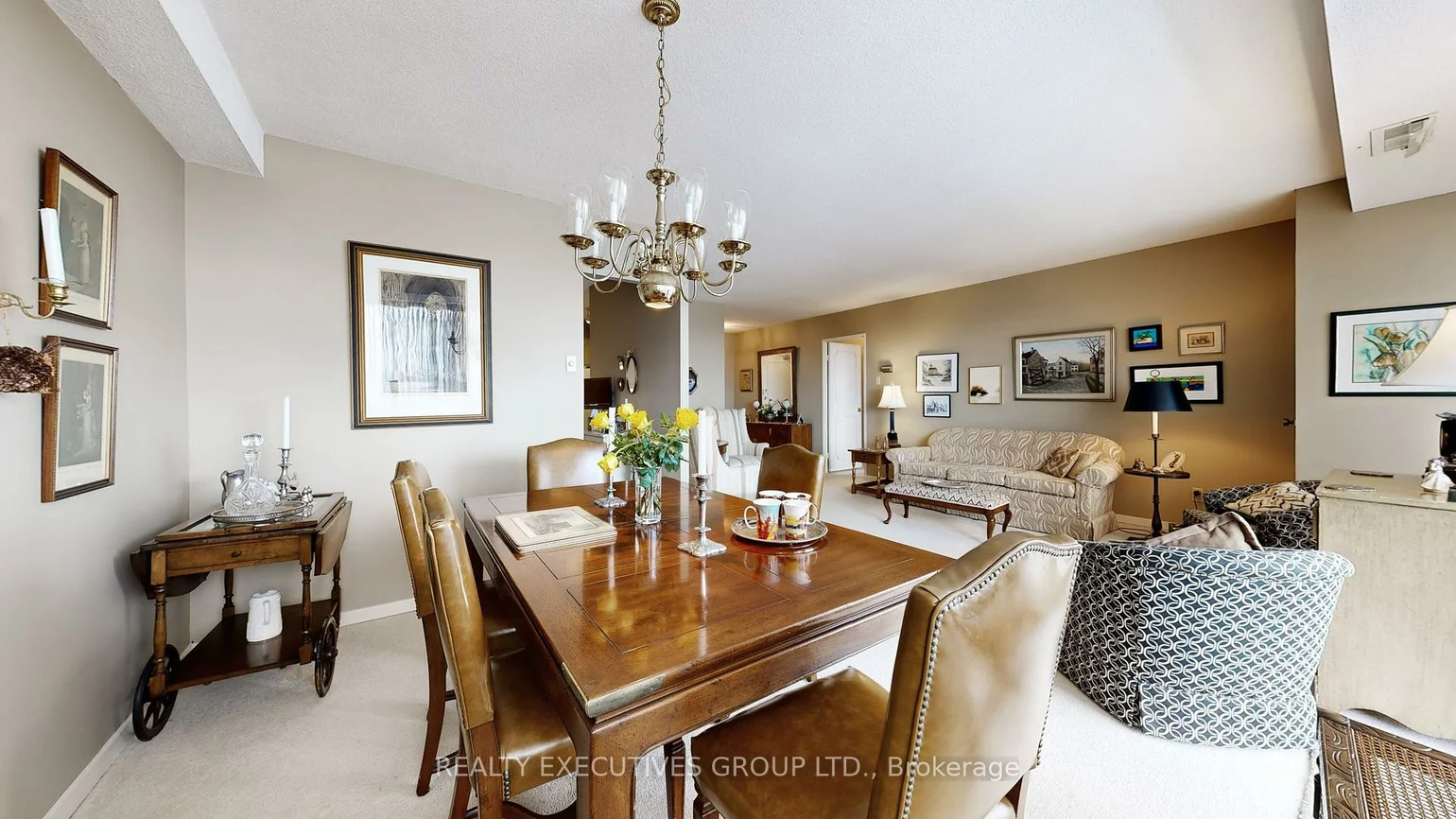 8111, Yonge, Royal Orchard, Markham