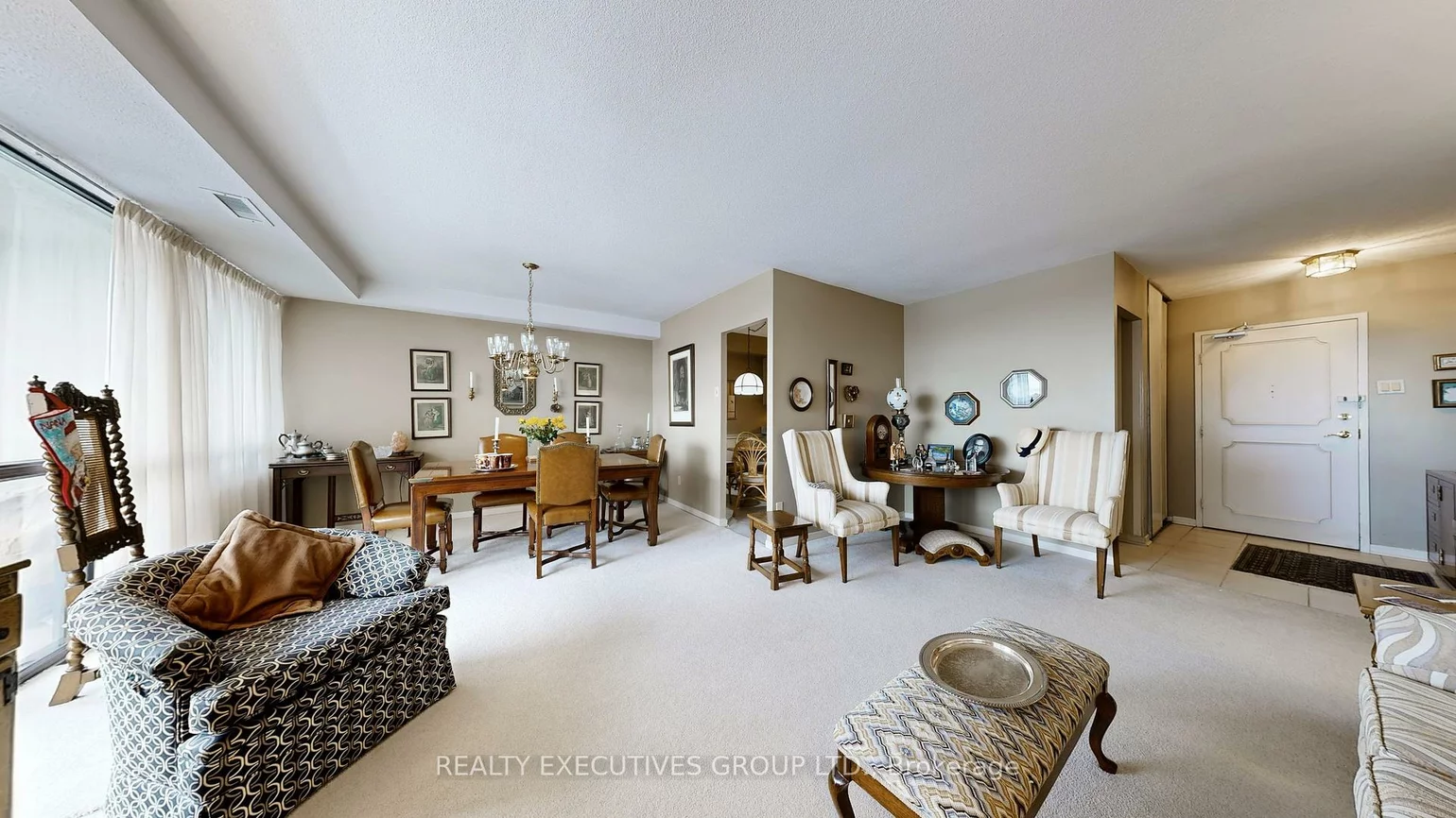 8111, Yonge, Royal Orchard, Markham