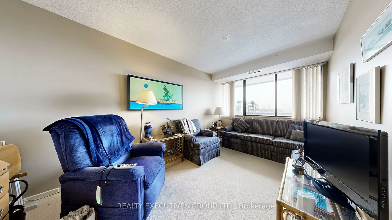 8111, Yonge, Royal Orchard, Markham