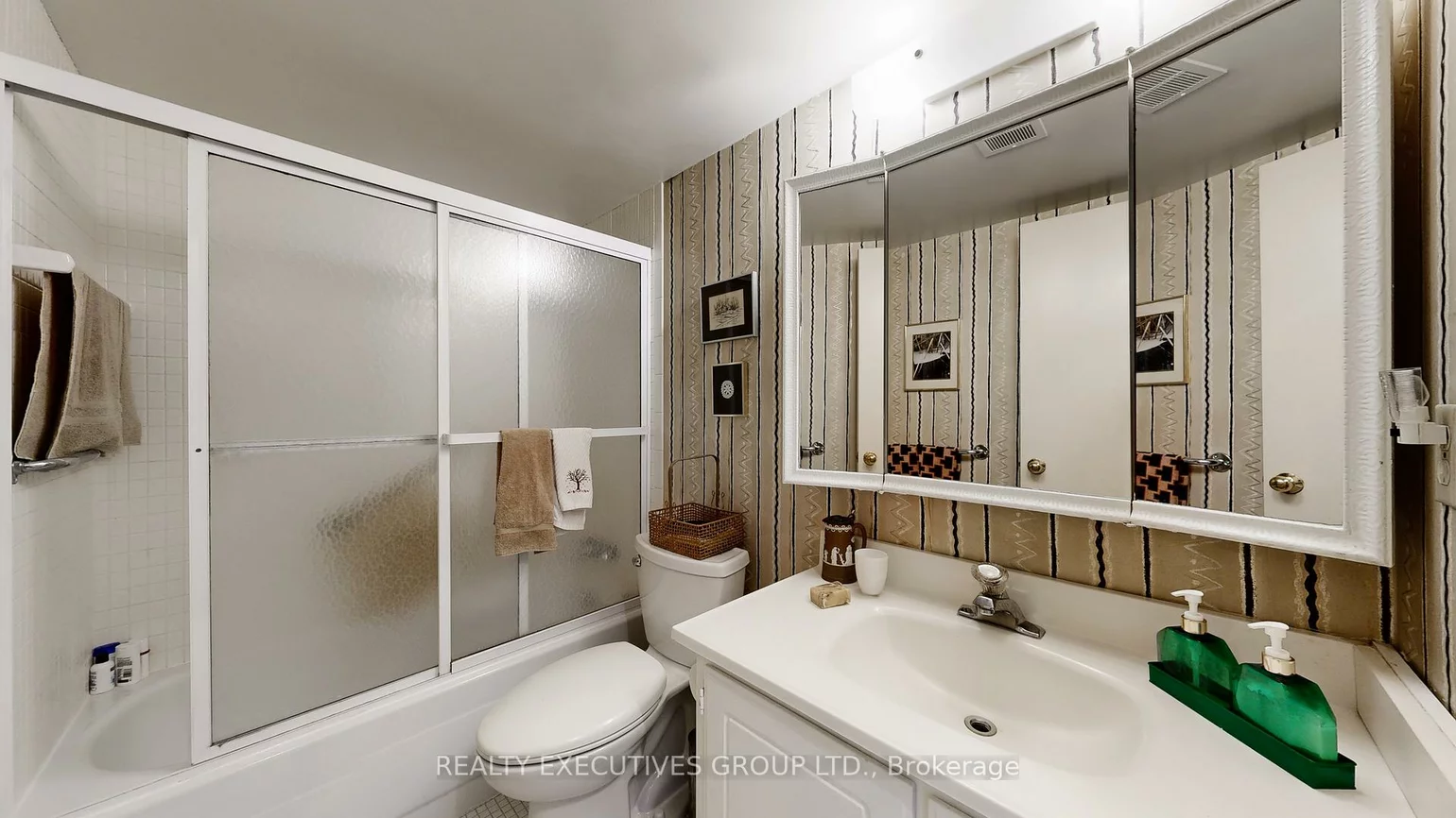 8111, Yonge, Royal Orchard, Markham