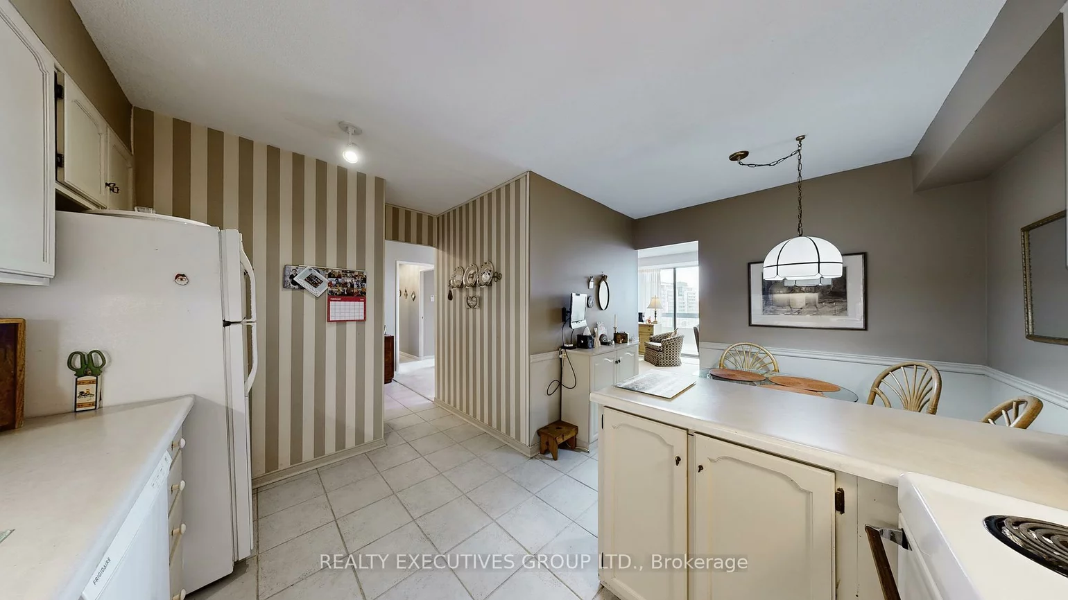 8111, Yonge, Royal Orchard, Markham