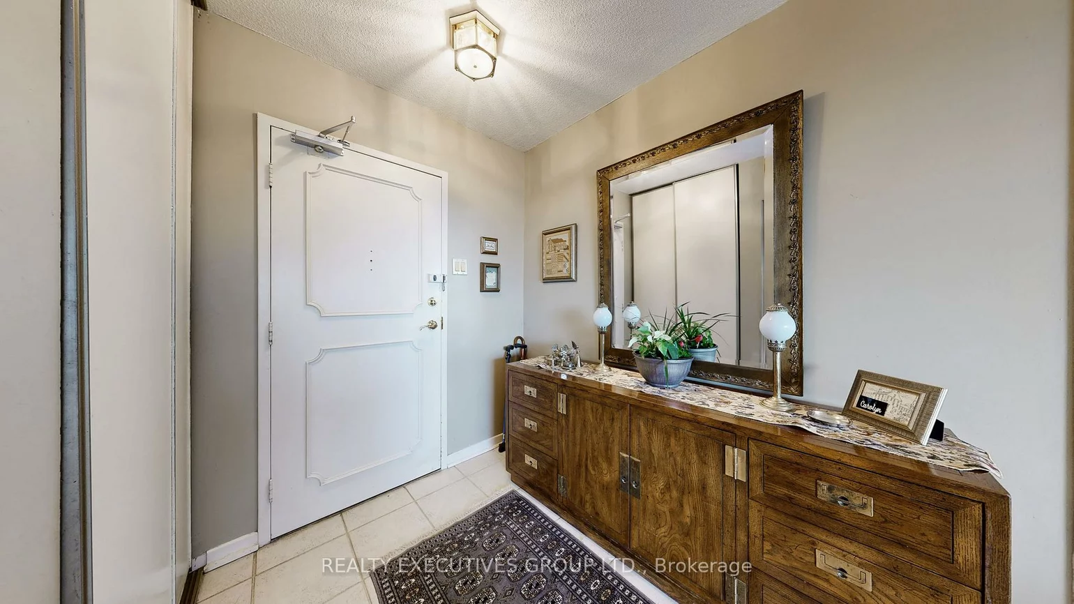 8111, Yonge, Royal Orchard, Markham