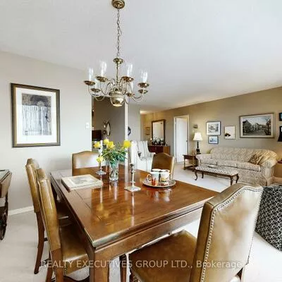 8111, Yonge, Royal Orchard, Markham