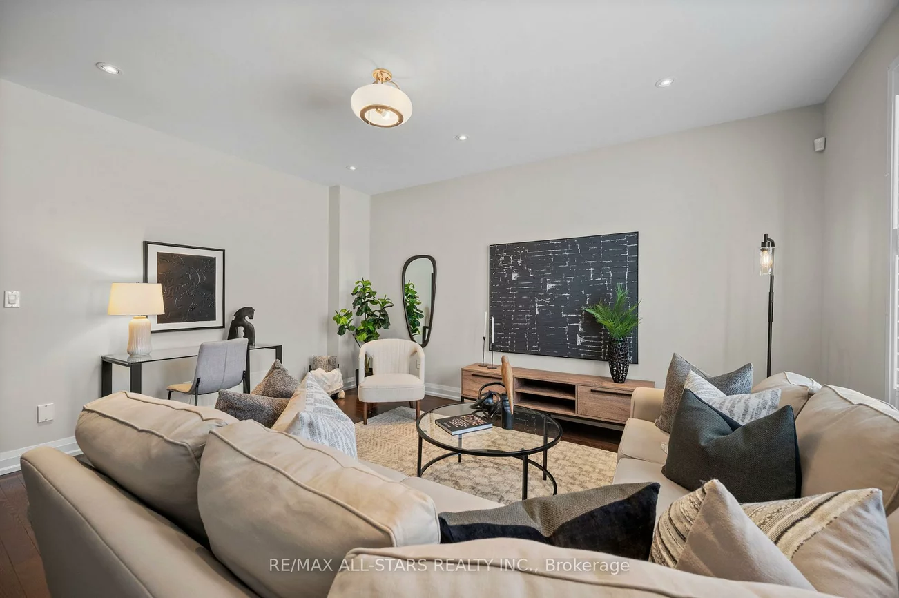 85, Village, Unionville, Markham