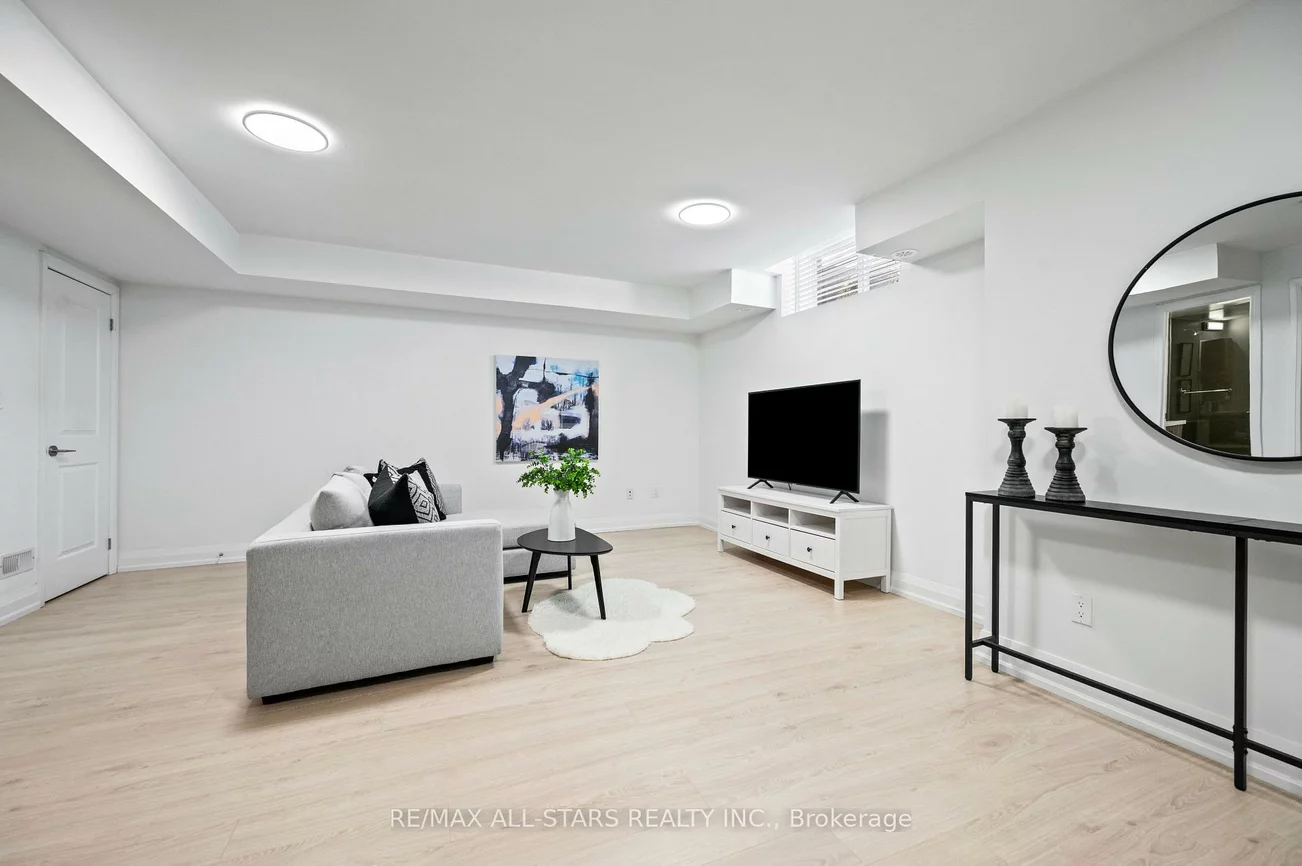 85, Village, Unionville, Markham