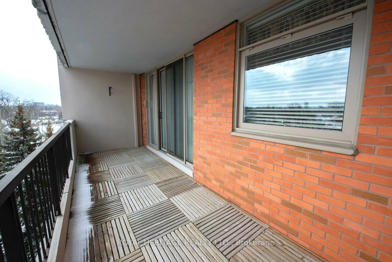 7811, Yonge, Thornhill, Markham