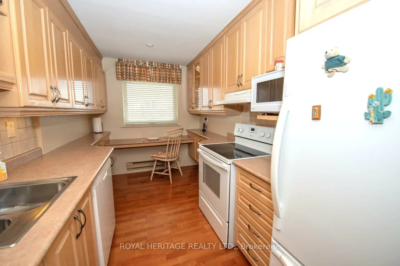 7811, Yonge, Thornhill, Markham