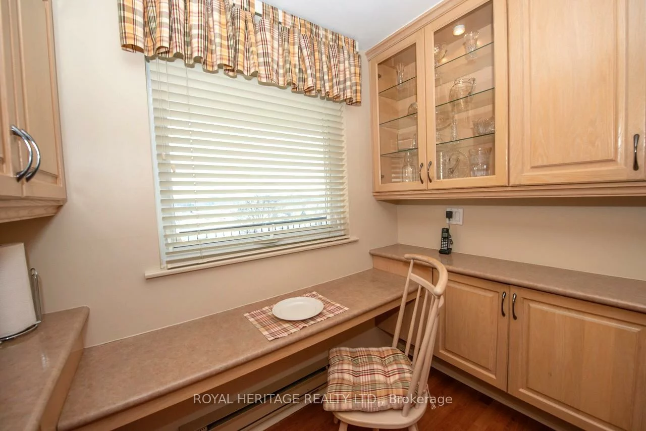 7811, Yonge, Thornhill, Markham