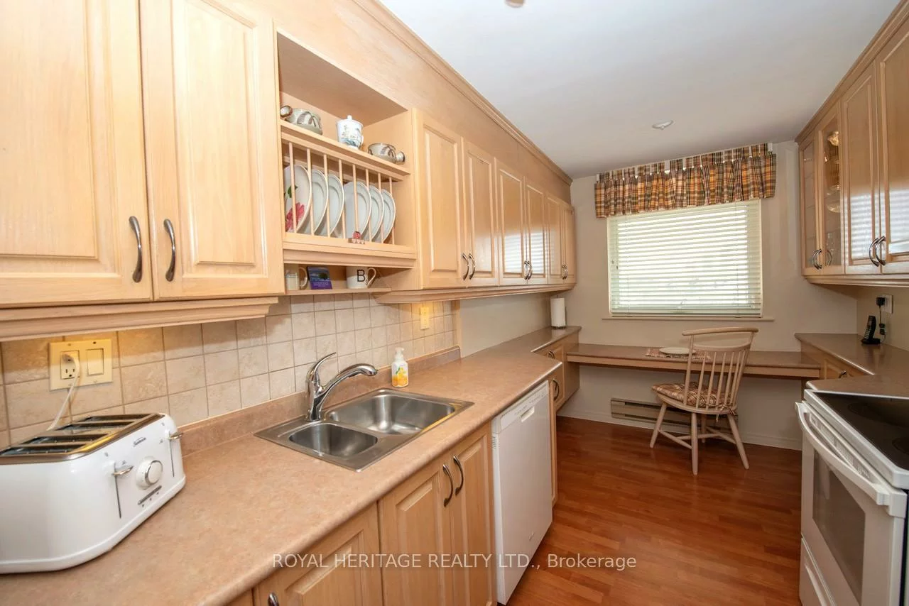 7811, Yonge, Thornhill, Markham