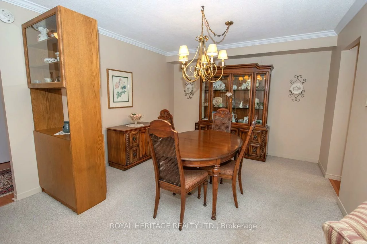 7811, Yonge, Thornhill, Markham