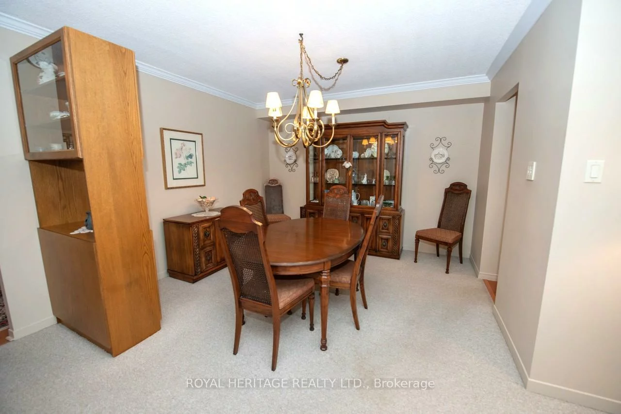 7811, Yonge, Thornhill, Markham