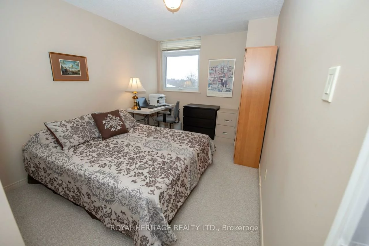 7811, Yonge, Thornhill, Markham