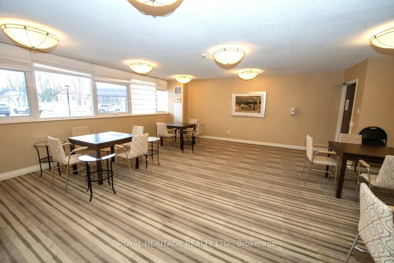 7811, Yonge, Thornhill, Markham