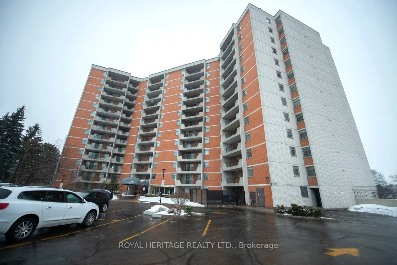 7811, Yonge, Thornhill, Markham