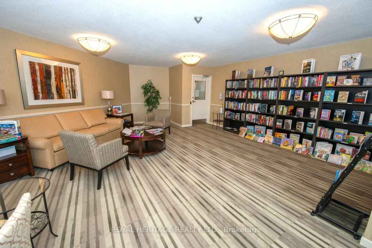 7811, Yonge, Thornhill, Markham