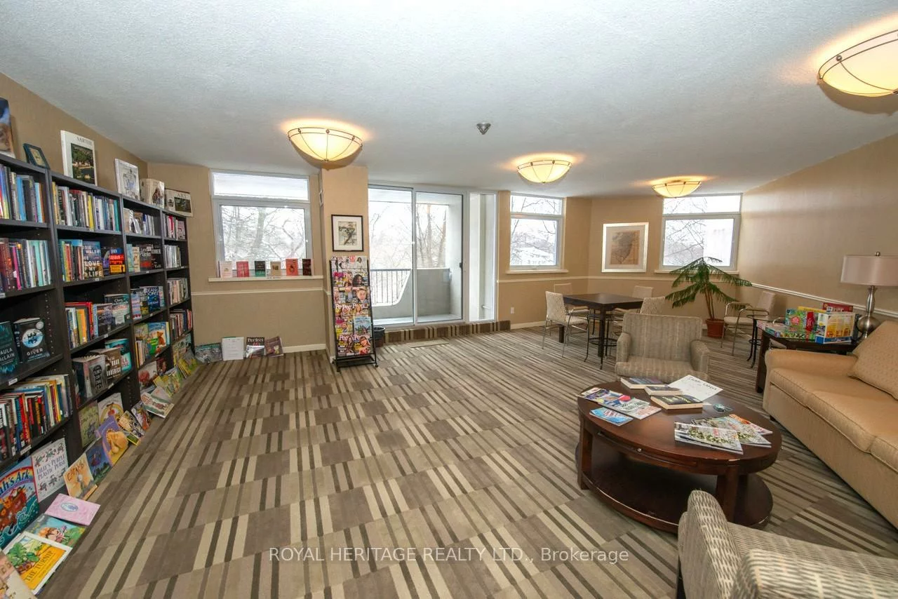 7811, Yonge, Thornhill, Markham