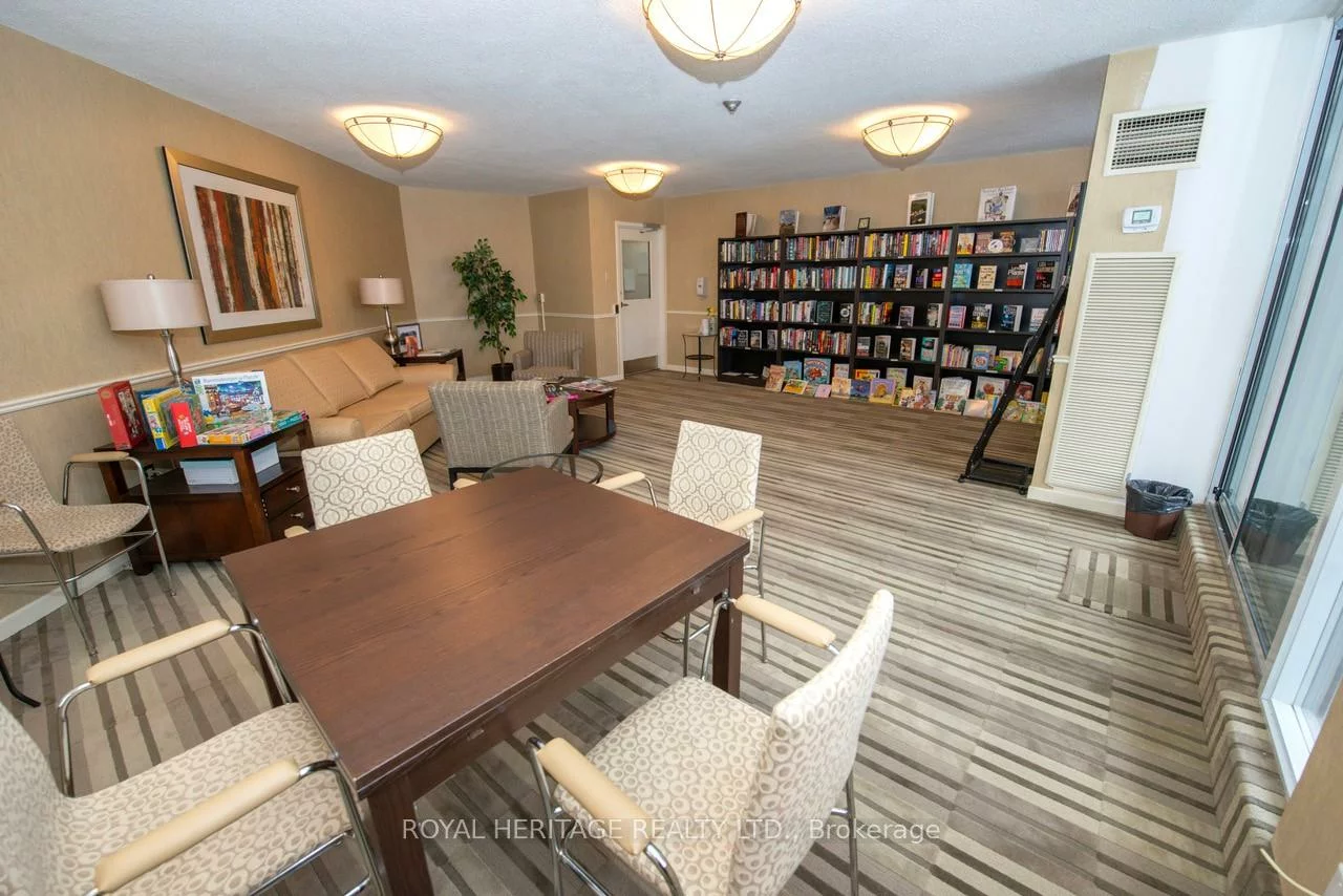 7811, Yonge, Thornhill, Markham