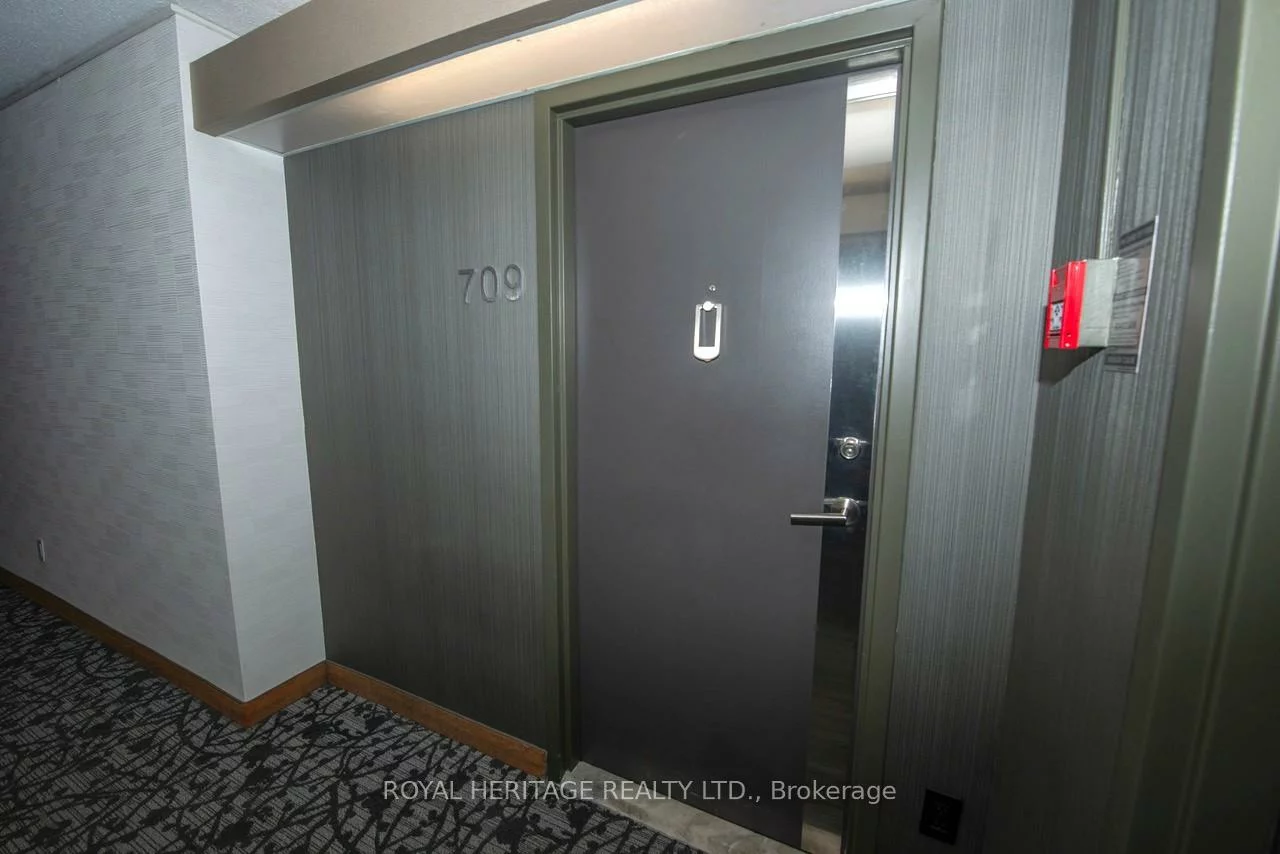 7811, Yonge, Thornhill, Markham