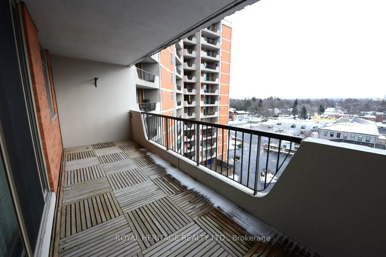 7811, Yonge, Thornhill, Markham