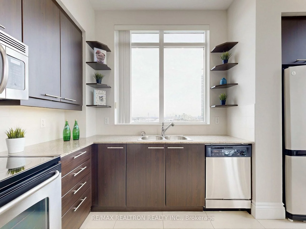 37, Galleria, Commerce Valley, Markham