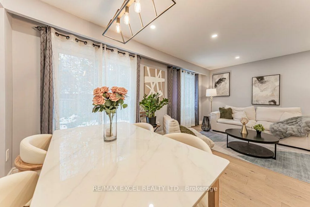 15, Knightsbridge, Markham Village, Markham