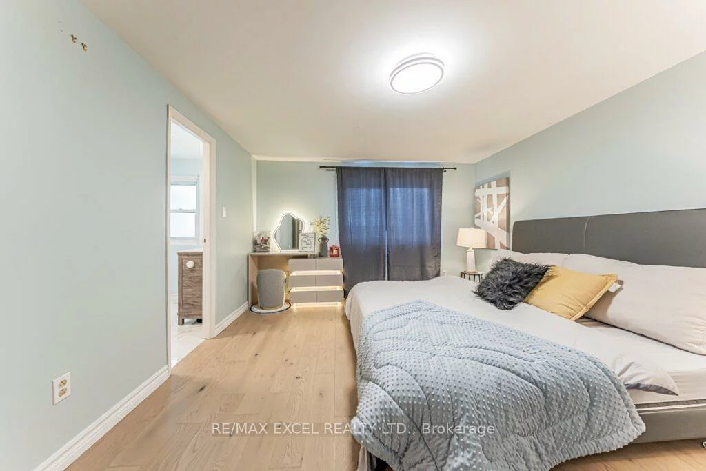 15, Knightsbridge, Markham Village, Markham