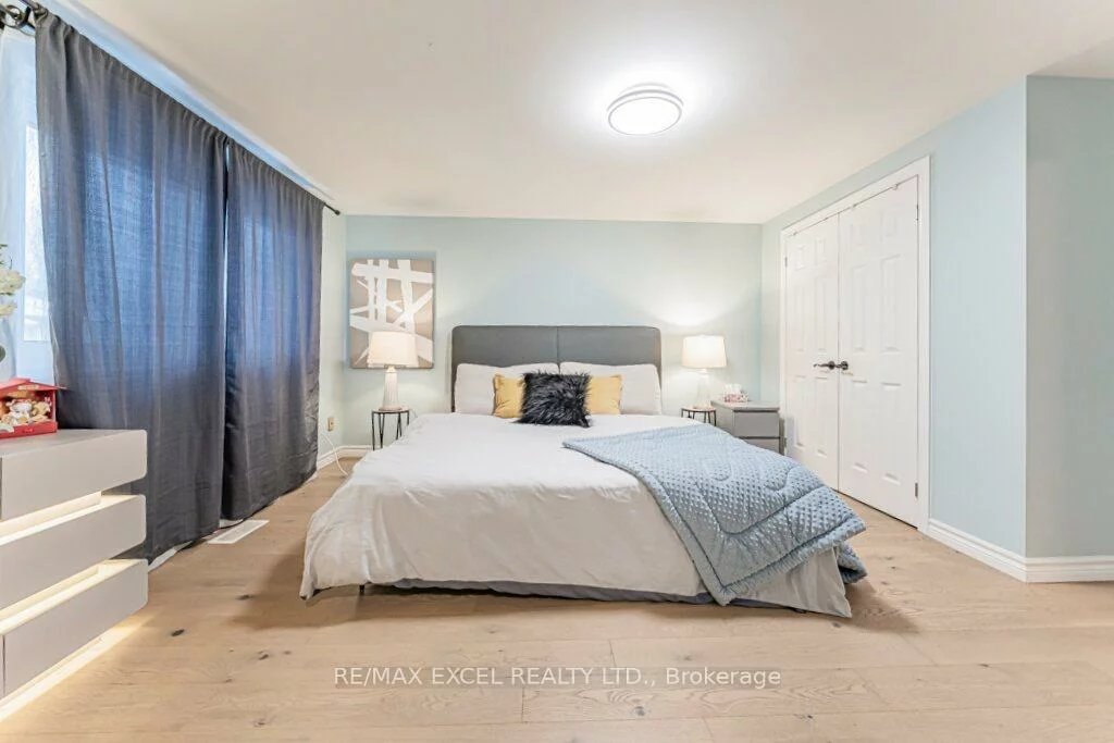 15, Knightsbridge, Markham Village, Markham