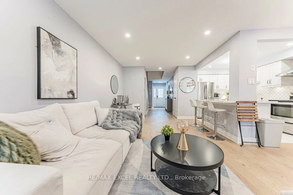 15, Knightsbridge, Markham Village, Markham