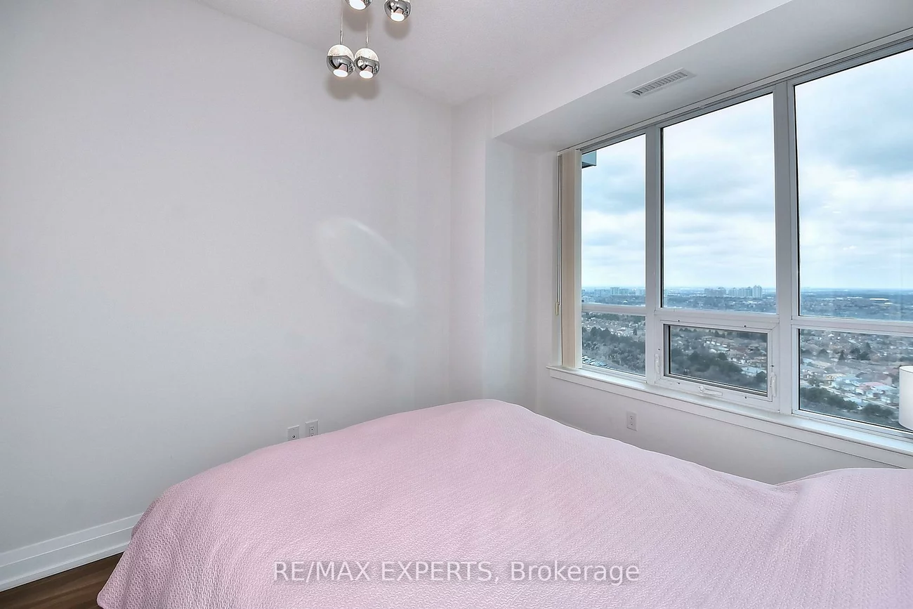 7161, Yonge, Grandview, Markham