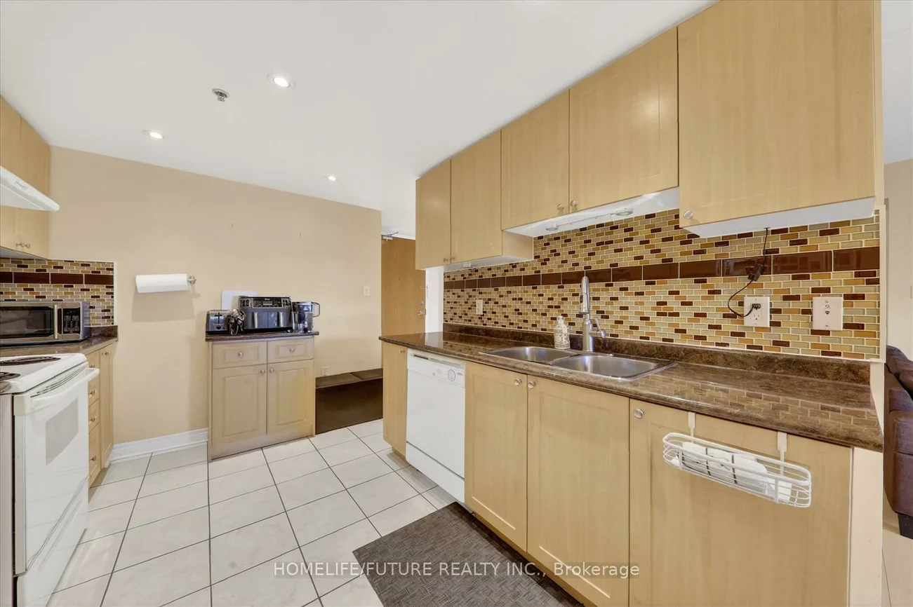 7428, Markham, Middlefield, Markham