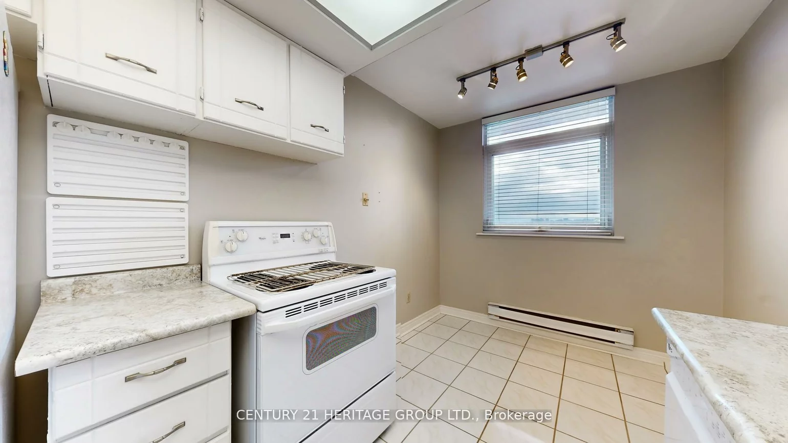 7811, Yonge, Thornhill, Markham