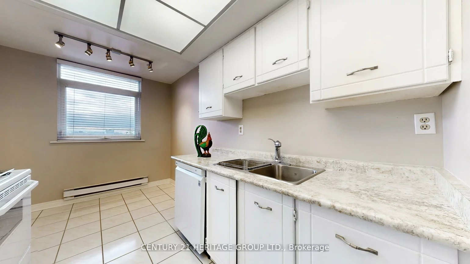 7811, Yonge, Thornhill, Markham