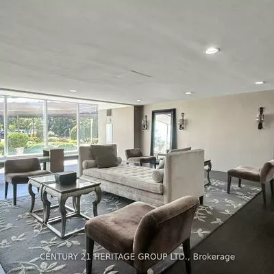 7811, Yonge, Thornhill, Markham