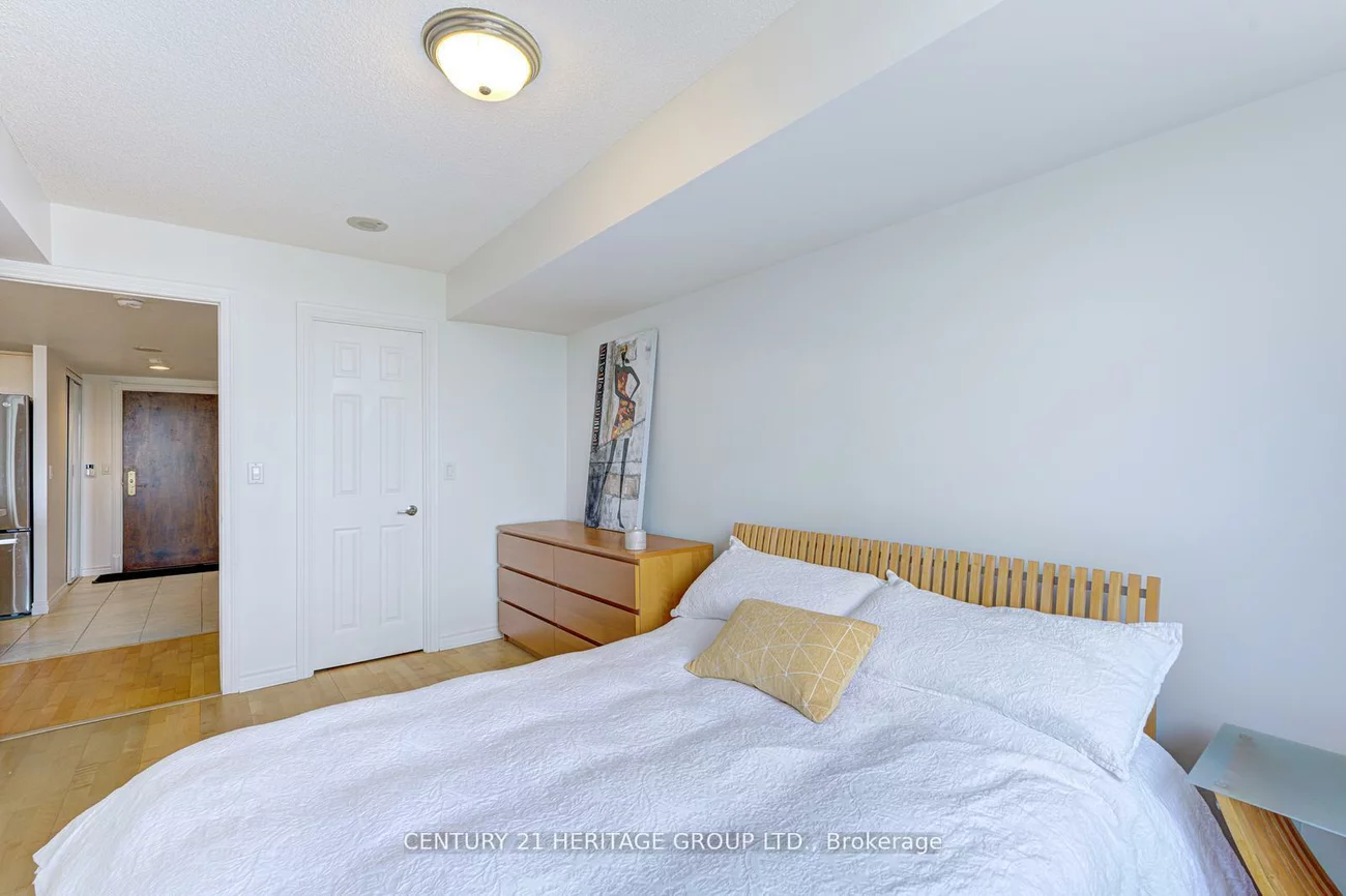 130, Pond, Commerce Valley, Markham