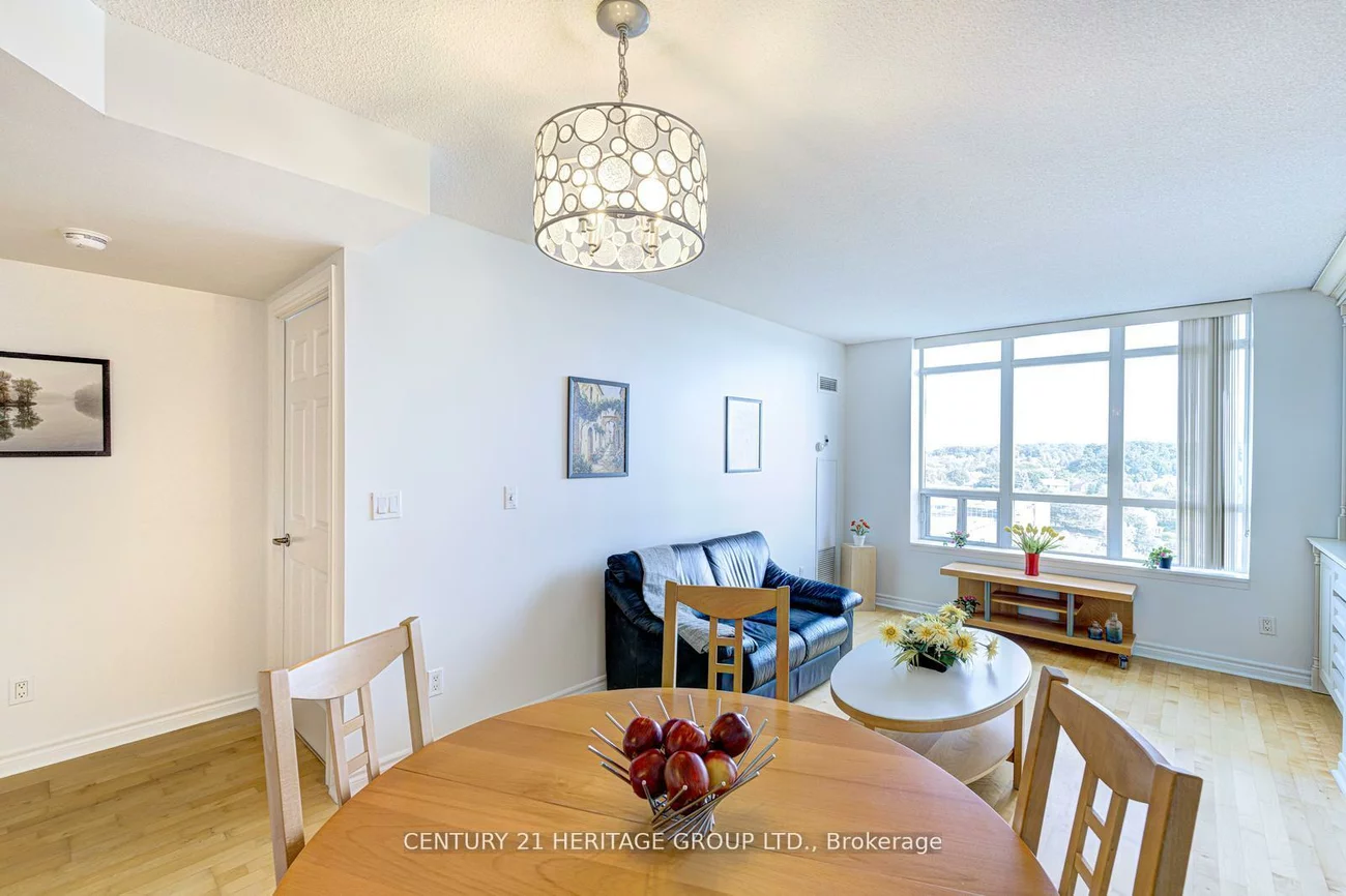 130, Pond, Commerce Valley, Markham