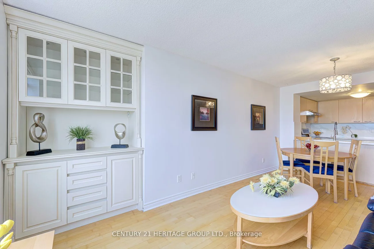 130, Pond, Commerce Valley, Markham