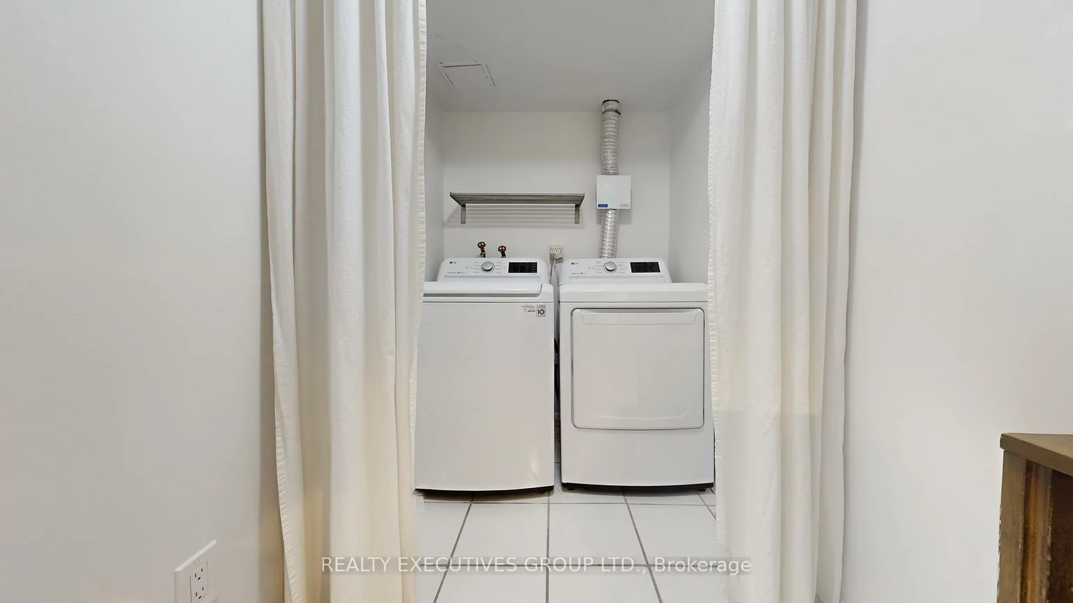 7811, Yonge, Thornhill, Markham