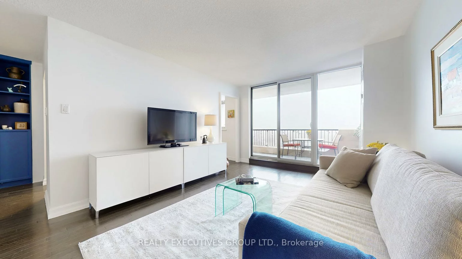 7811, Yonge, Thornhill, Markham