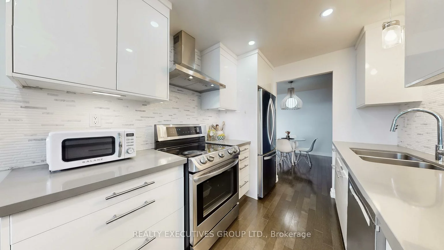 7811, Yonge, Thornhill, Markham