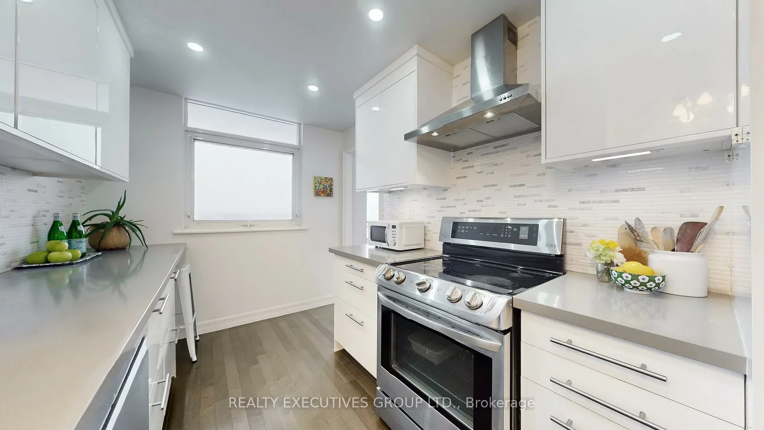 7811, Yonge, Thornhill, Markham