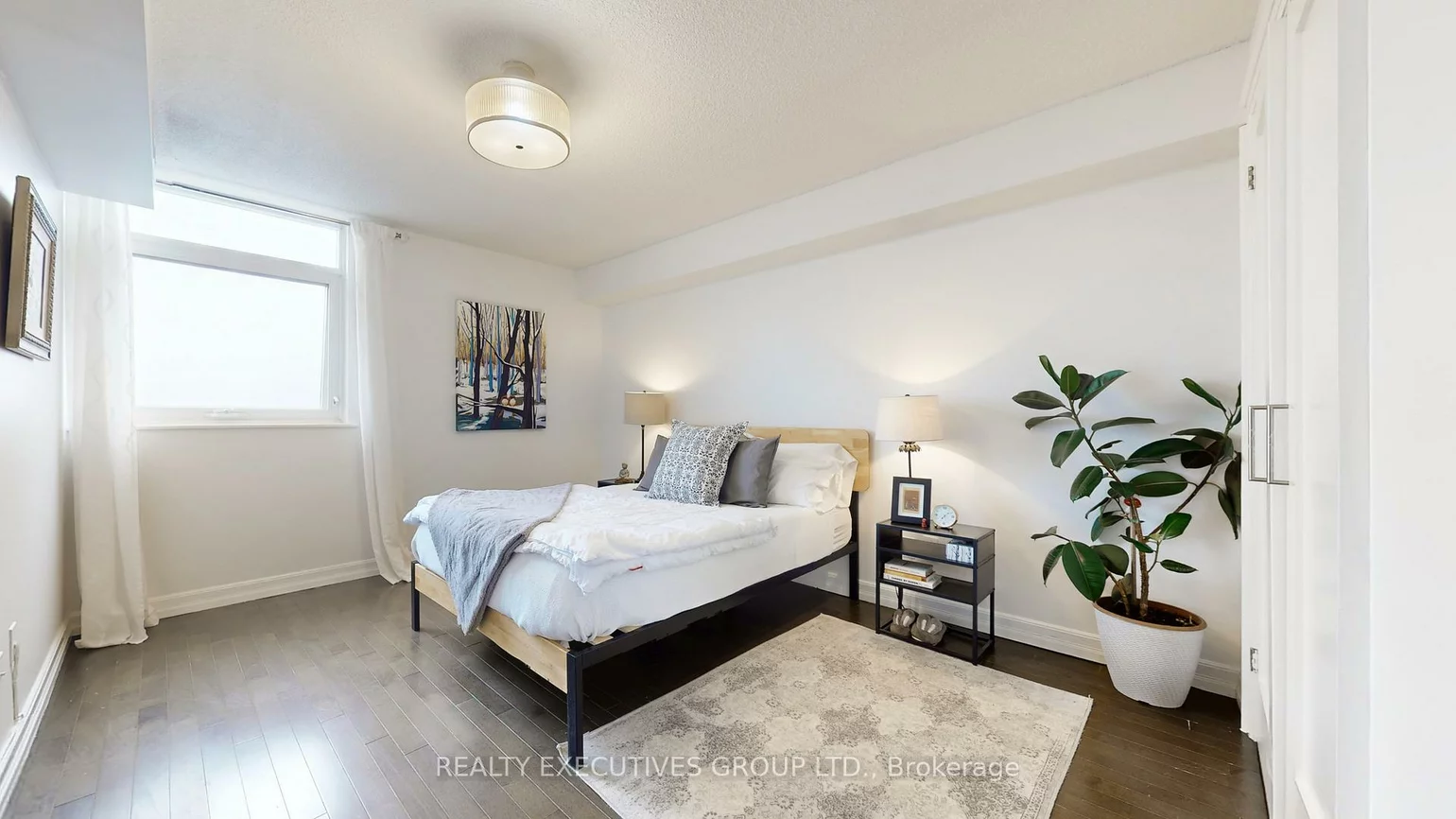 7811, Yonge, Thornhill, Markham