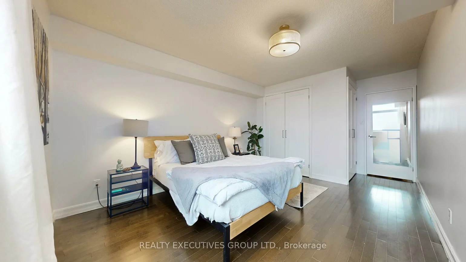 7811, Yonge, Thornhill, Markham